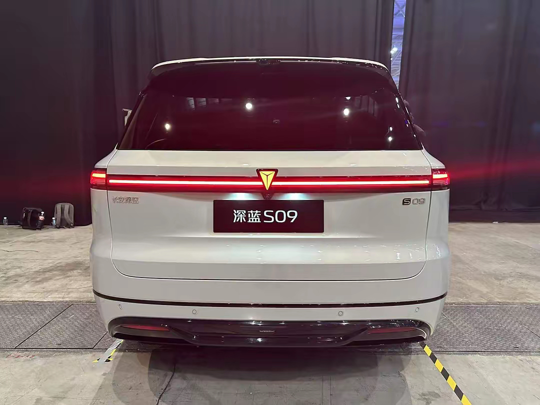 30万内最具性价比的大型SUV？深蓝S09五款配置该如何选