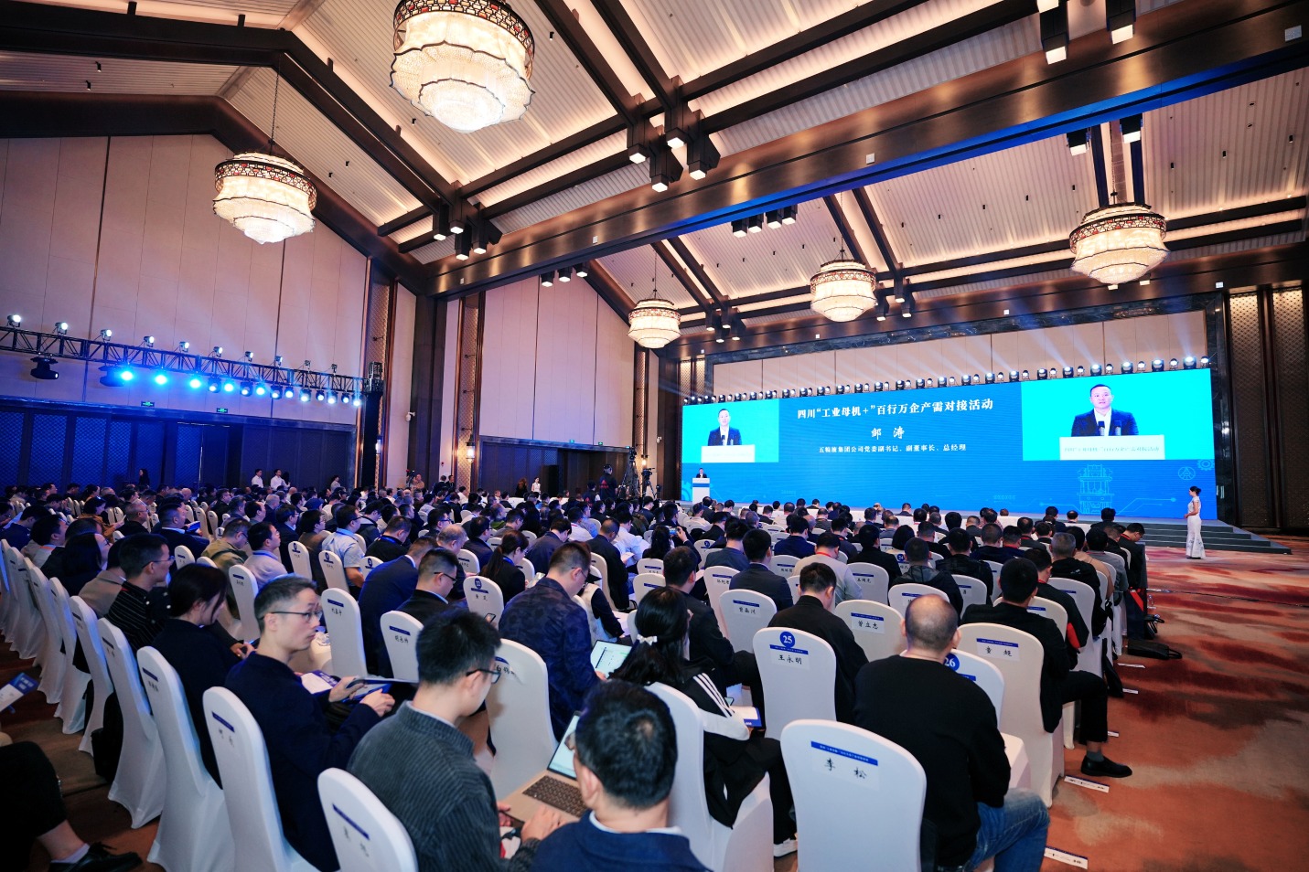 人车家体验再升级！小米SU7发布OTA更新：可链接米家灯光、窗帘、摄像机等