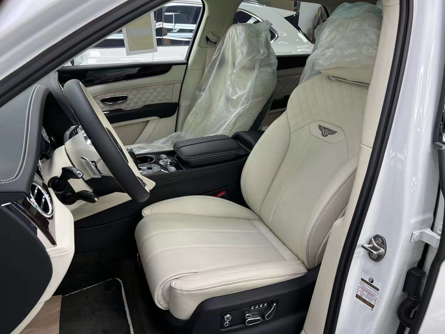 【盖世快讯】小米汽车回应YU7预计交付时间是否会提前；曝问界M8将推纯电版