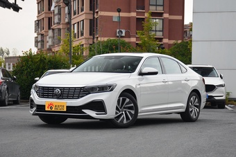 8月成都奔腾B70上牌220辆，中型车销量排名第15名