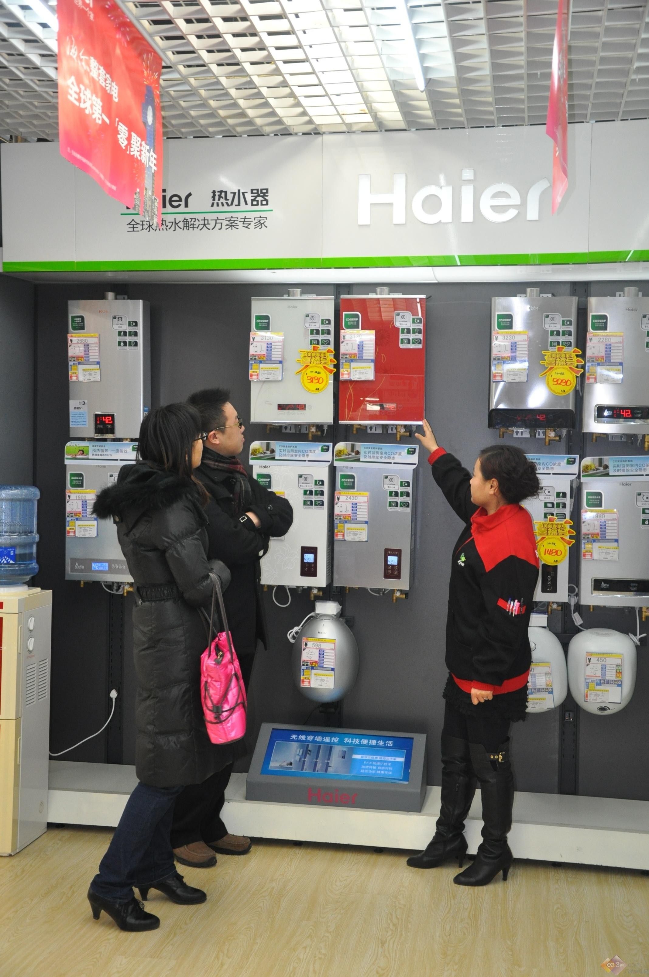 世界最大雪地轮胎画！10台奥迪E5 Sportback破吉尼斯世界纪录