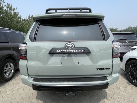 模仿路虎！奇瑞攀爬张家界天门山天梯：挑战失败撞毁护栏 景区回应