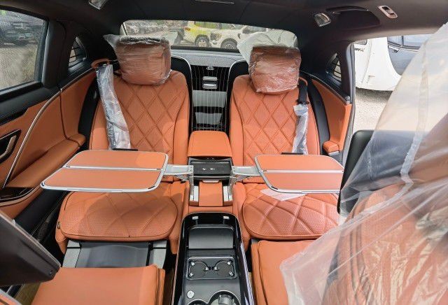 成都飞驰价格最低279万起售 欢迎上门试驾