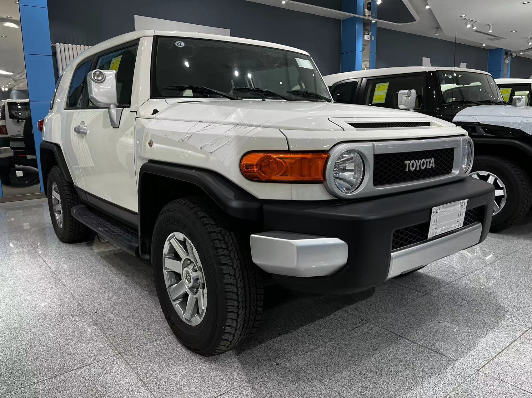 恐怖电影桥段！英国一双层巴士过桥洞时遭“剃头”：15人受伤