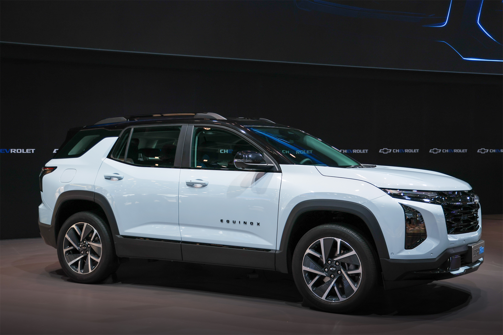 比亚迪再发个性化跑车！双门软顶版敞篷版腾势Z实车首曝