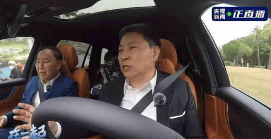 自驾回老家过年：余承东直播突然被封！