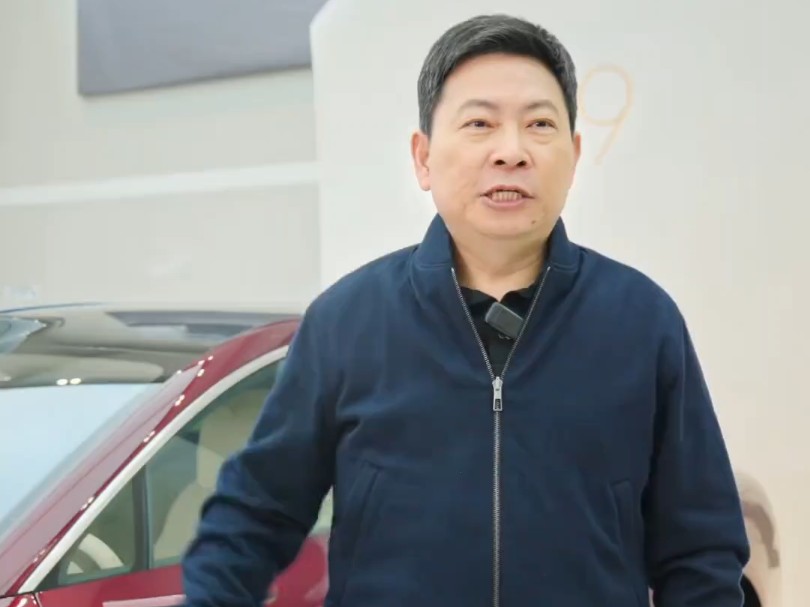 自驾回老家过年：余承东直播突然被封！