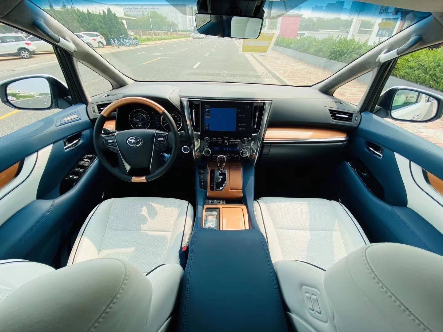 埃尔法亚洲版让利直降6万 欢迎上门试驾