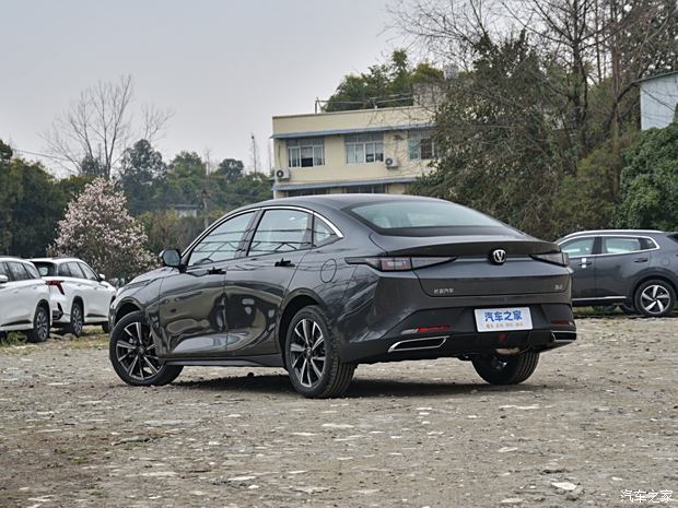 优惠价5.39万起 优惠1.9万+国补1.5万 长安逸动开启限时优惠