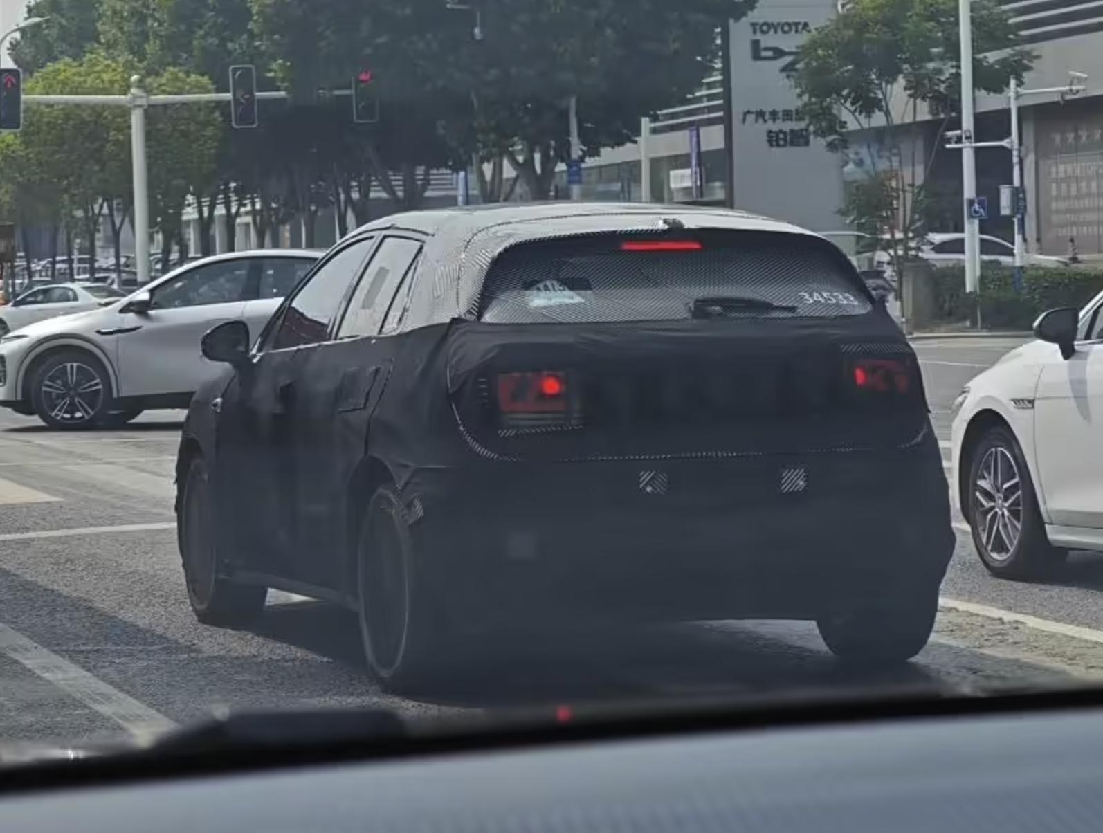 极简风搭配纯白配色：蔚来萤火虫实车内饰首次亮相