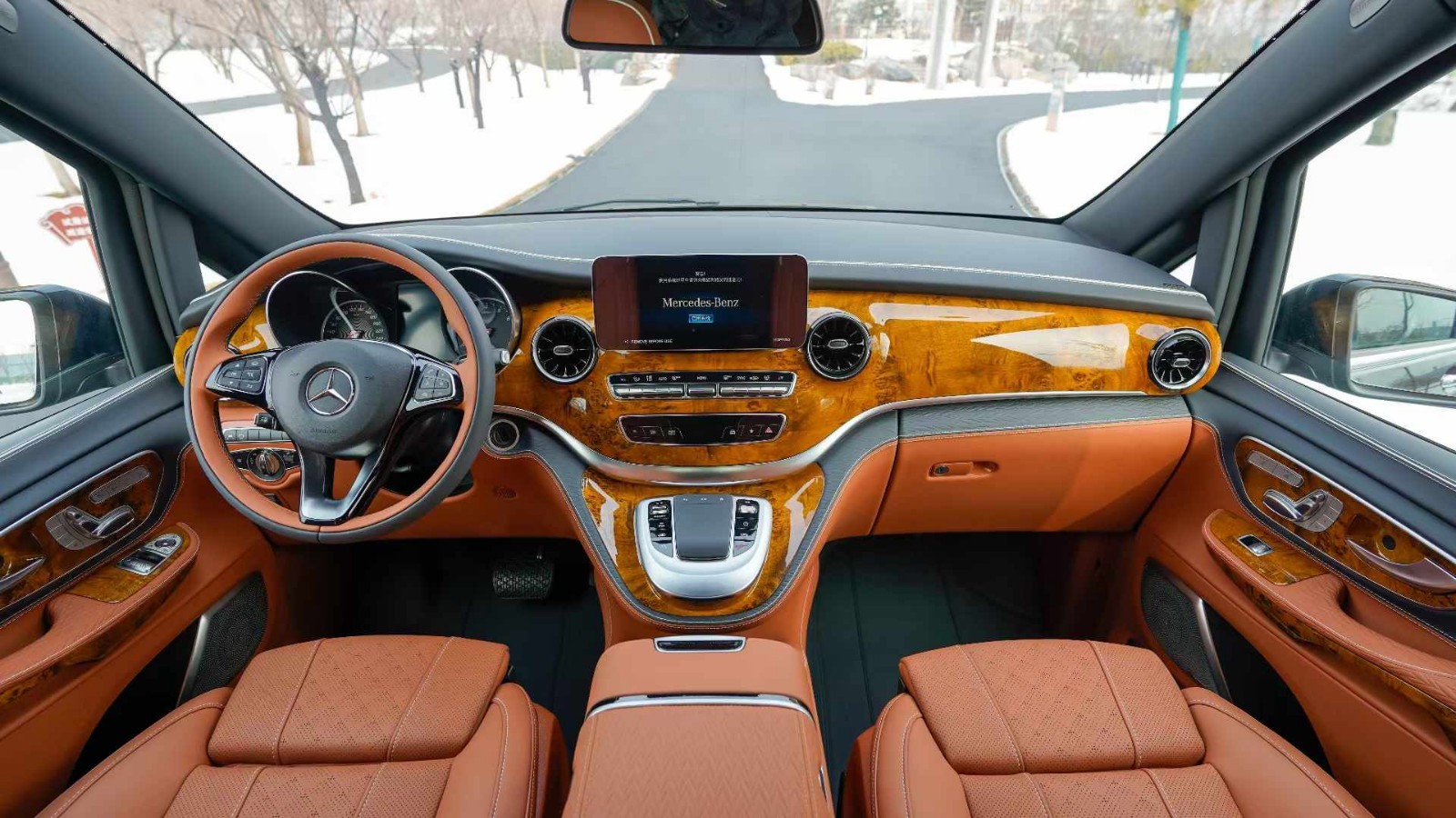 奔驰V260L让人神往的商务车最新政策 售全国