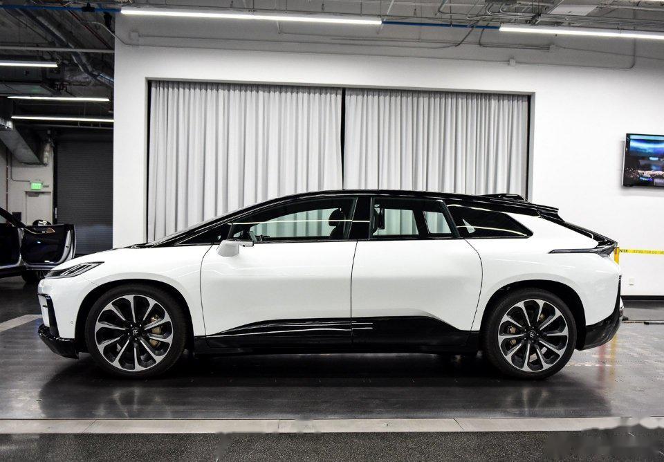 贾跃亭FF第二品牌FX6原型车谍照曝光 网友：这不是智己LS7吗