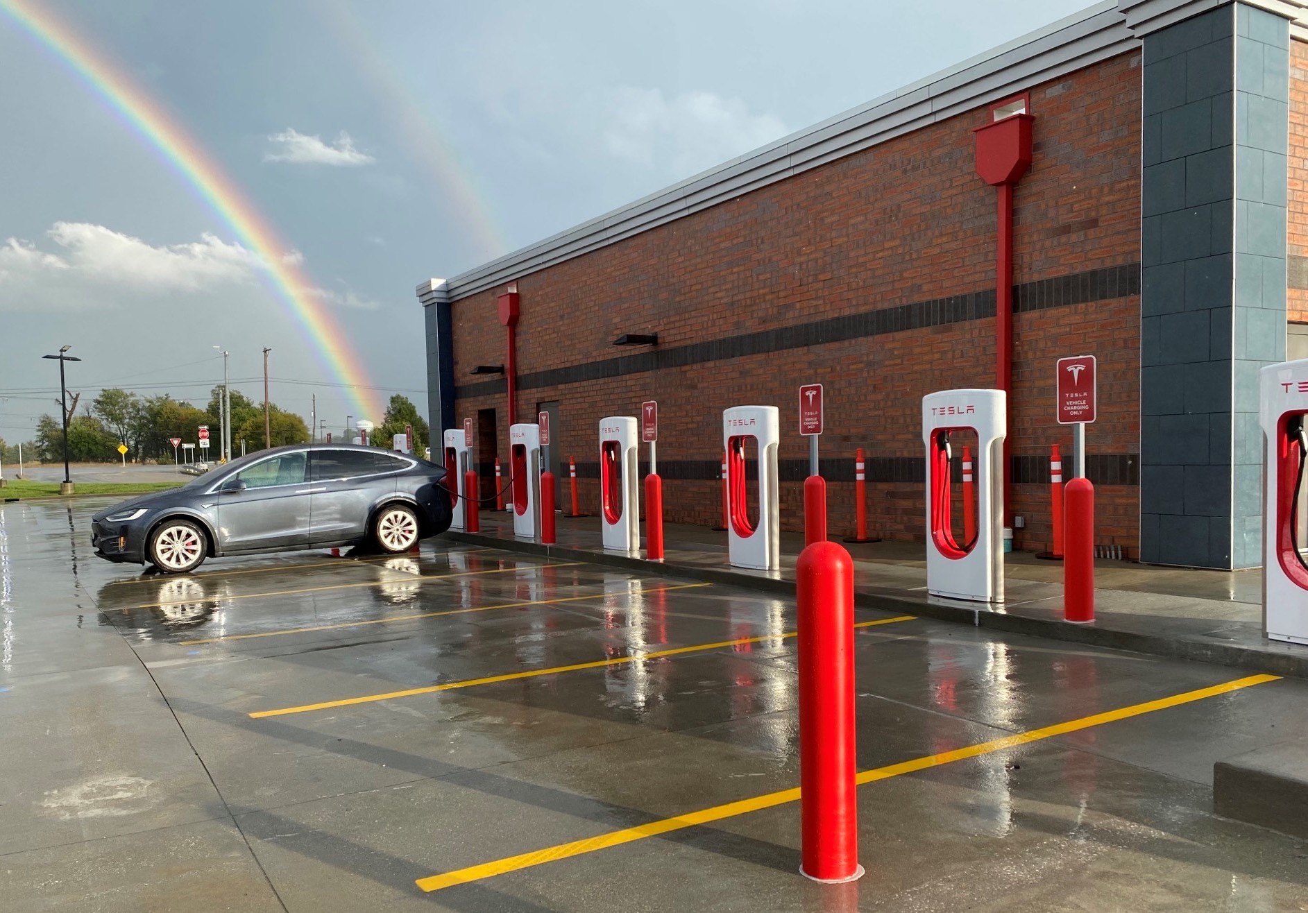 美国参议员建议取消电动汽车税收抵免并向电动汽车征新税