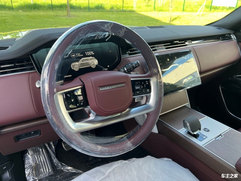 成都路虎揽胜行政3.0汽油价格最低127万起 欢迎到店试驾