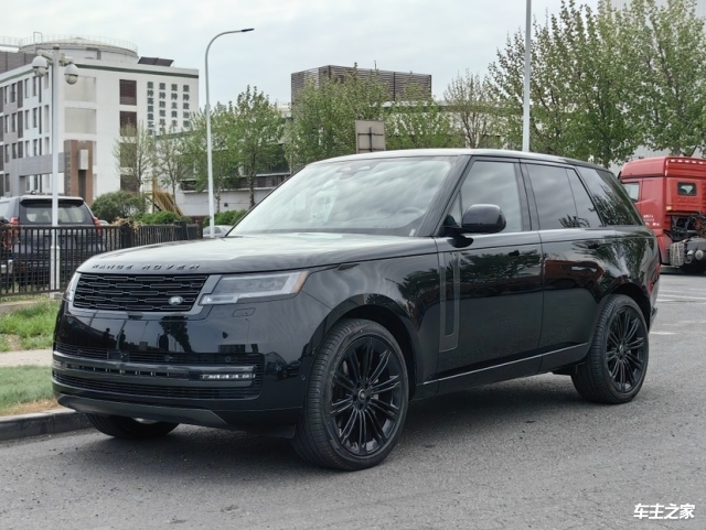 成都路虎揽胜行政3.0汽油价格最低127万起 欢迎到店试驾