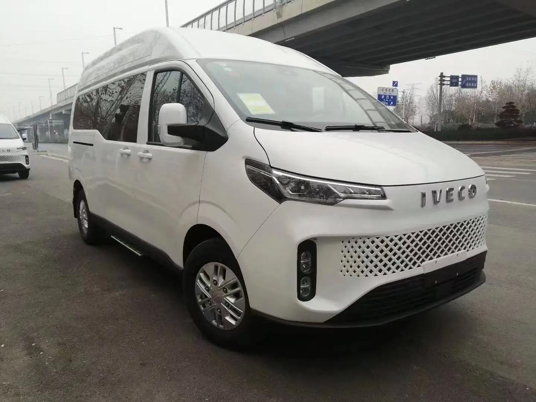 成都依维柯聚星最新报价12.63万起 最高优惠0.85万