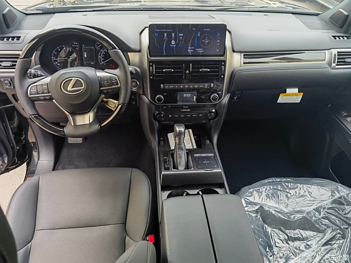 最新款雷克萨斯LX加版越野车配置动力介绍