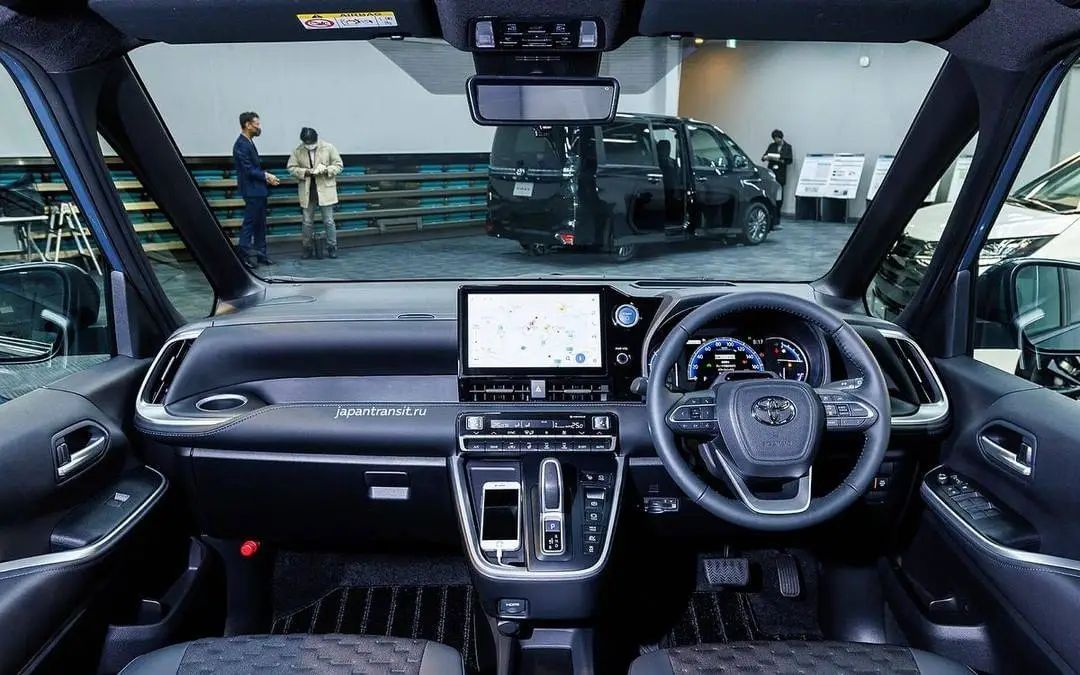 成都丰田埃尔法亚洲版报价101万起 直降16万