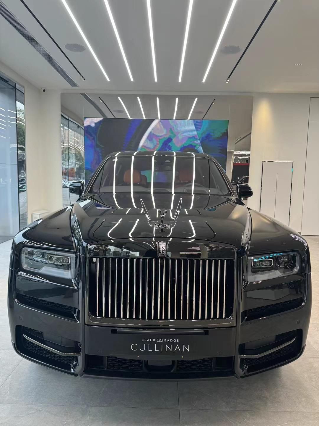 成都库里南价格最低691万起 欢迎到店试驾