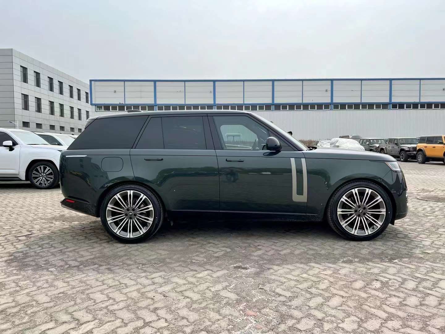 揽胜行政加版钜惠64万元 最低仅售105万