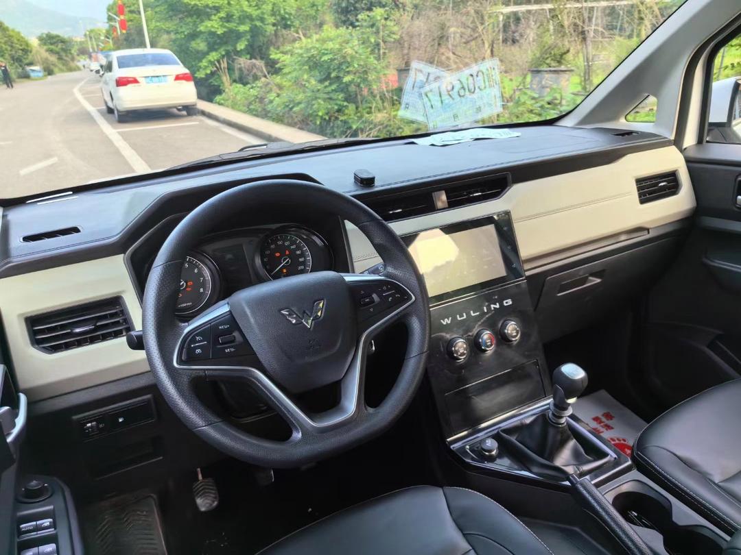 “神车”焕新 五菱宏光燃油版申报图 搭1.5L发动机 可乘坐5-7人