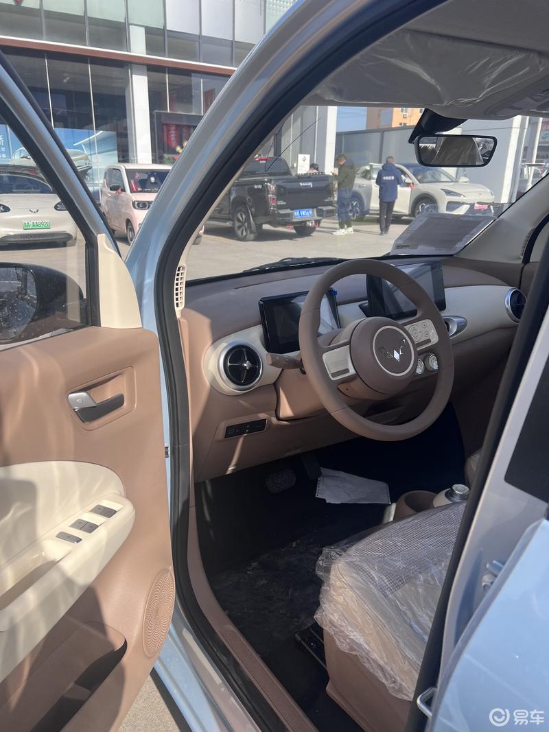 售价4.48-5.08万元 五菱宏光MINIEV四门版正式上市