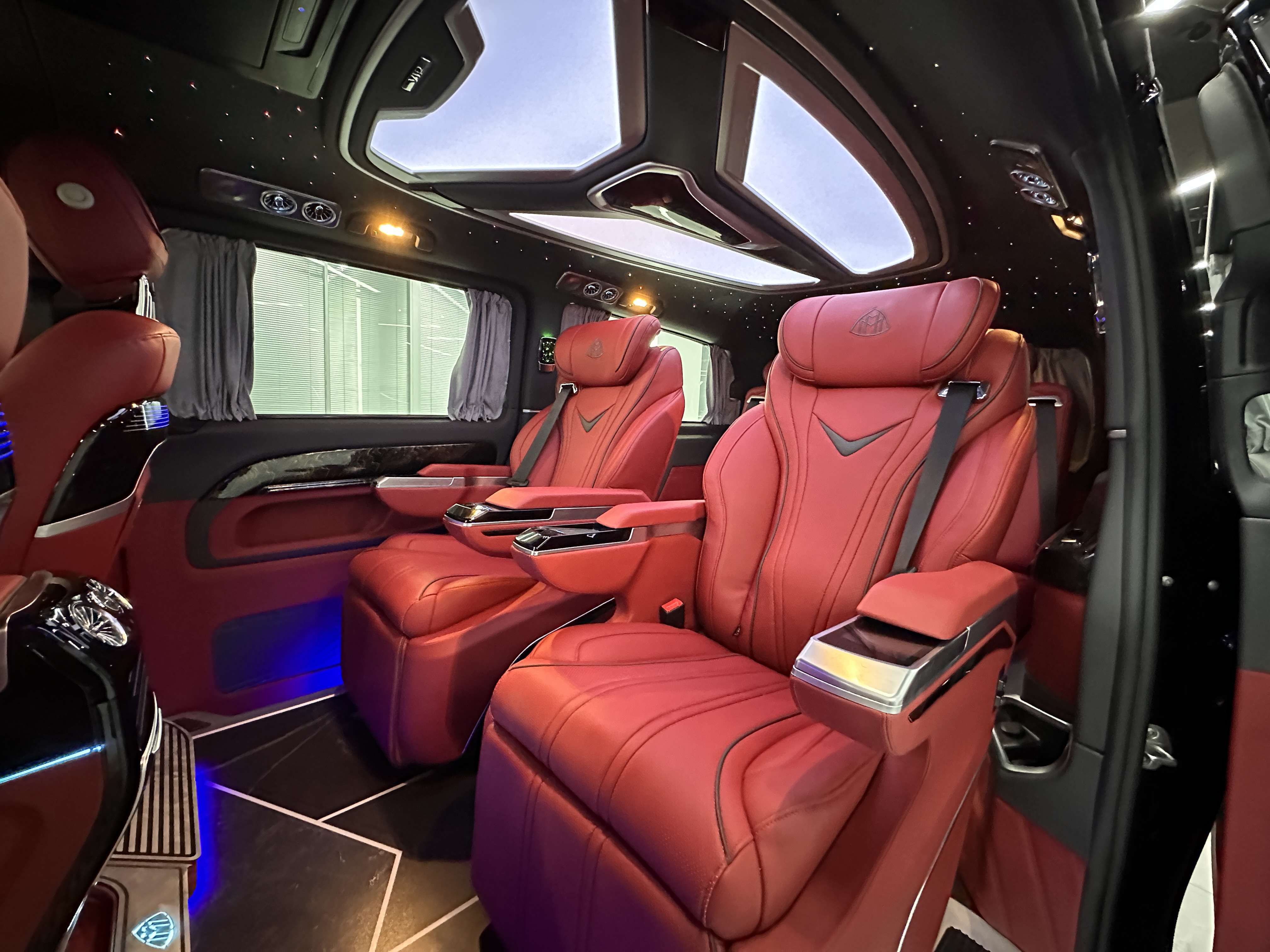 有颜值的务实派，奔驰威霆定制版豪华商务车，性价比之王MPV