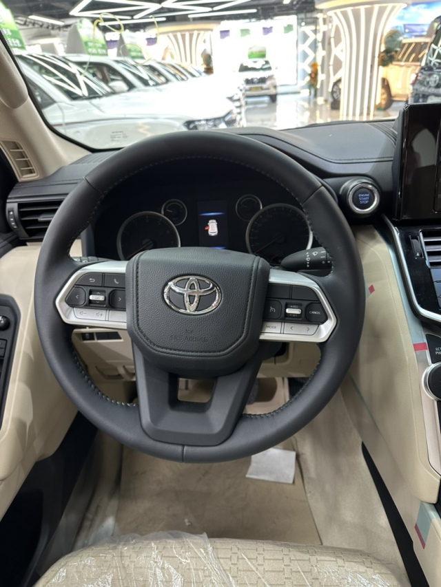 2024款丰田酷路泽4600现车手续全支持分期