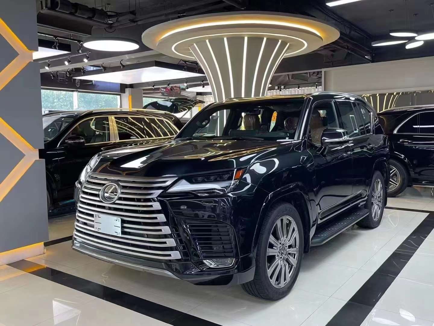 现购雷克萨斯LX中东版享10万优惠 欢迎到店试驾