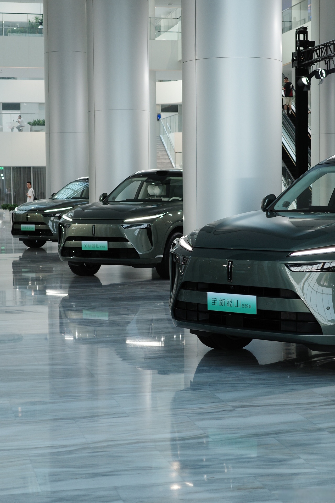 雷军说小米汽车是新生被骂惨了：今后小米要改变心态