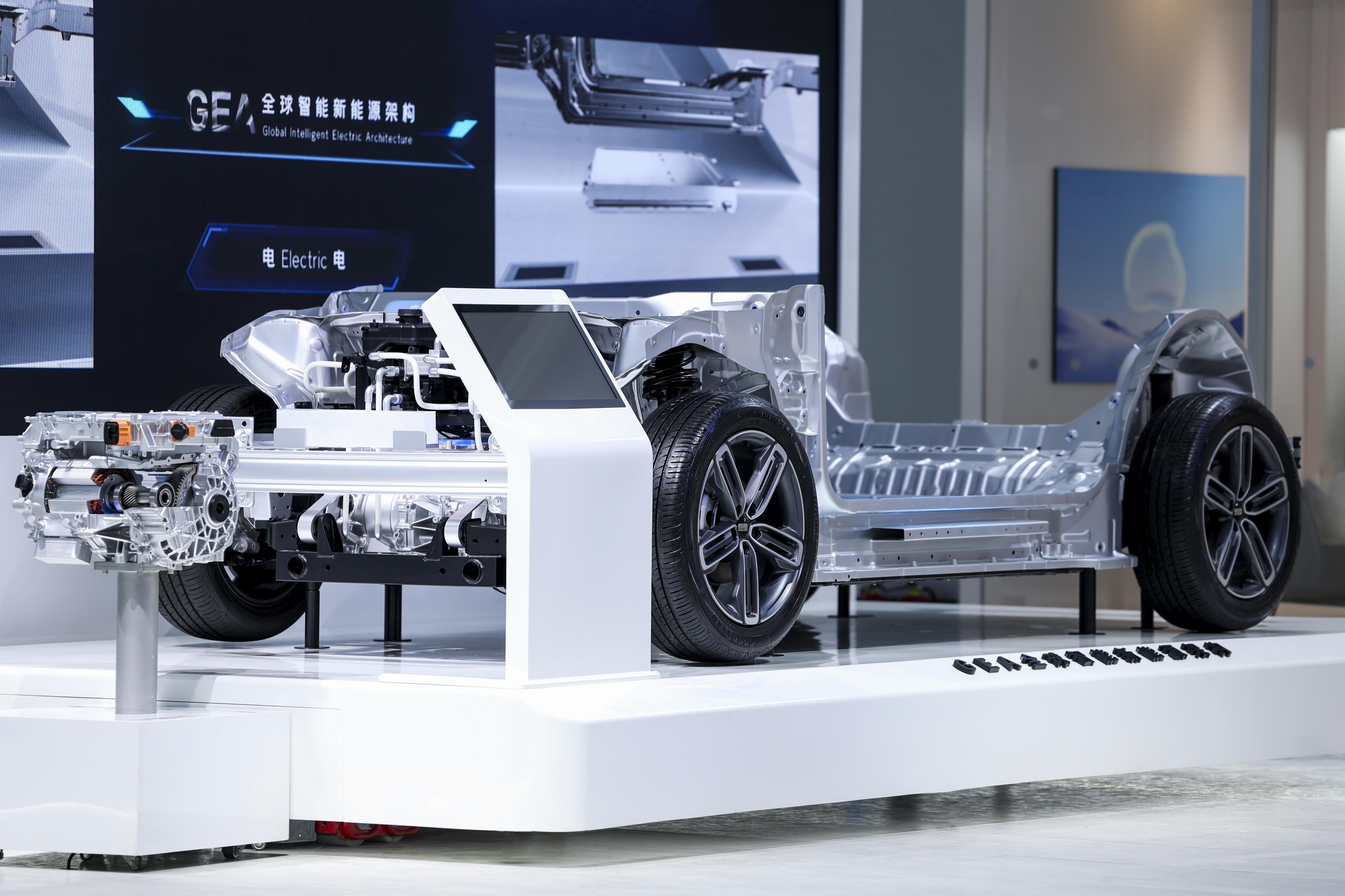 “千里浩瀚”五级智驾方案打通L2-L3，吉利开启“AI+车”新纪元 | 吉利智能驾驶布局