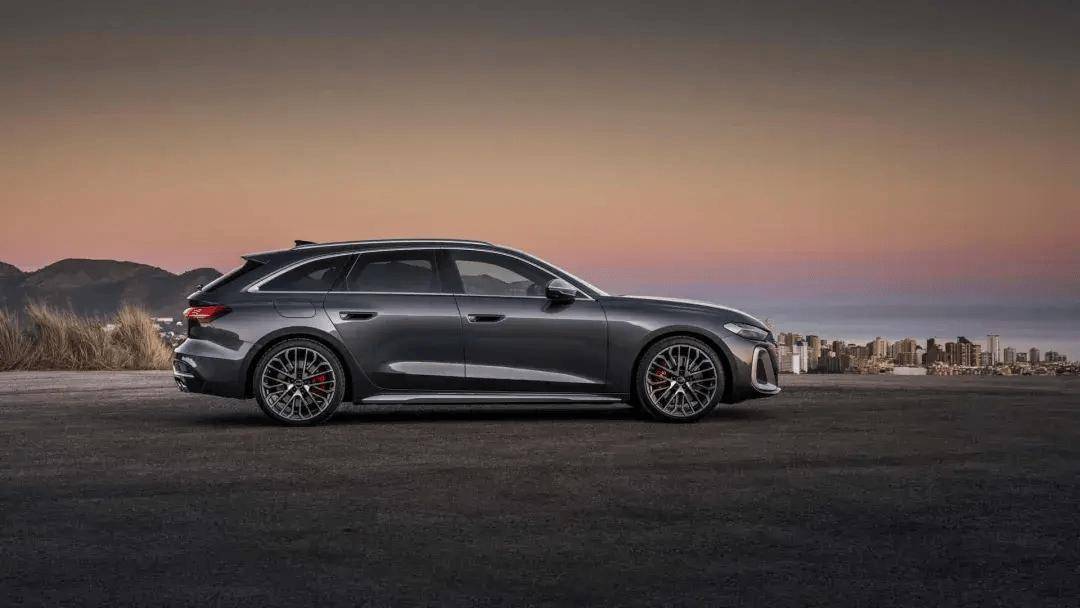 小鹏拥抱油箱：中国纯电车企几乎仅剩蔚来