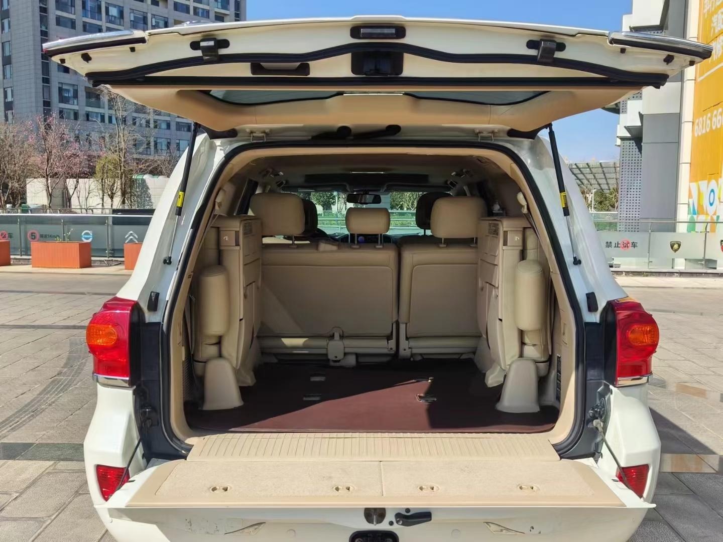 丰田FJ酷路泽中东版热销中 购车让利17万元