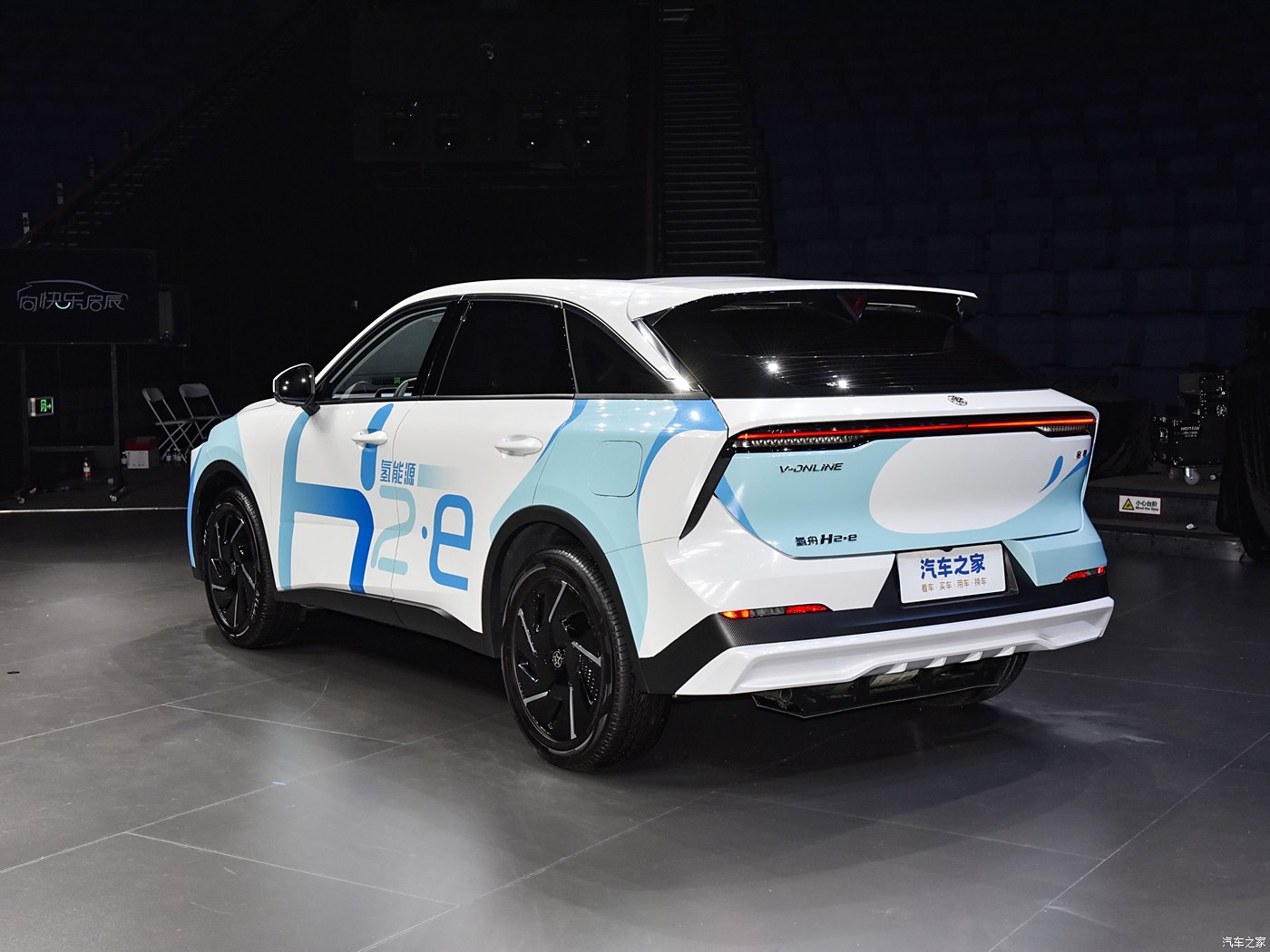 雷军马年第一场直播来了：聊聊小米汽车的安全体系