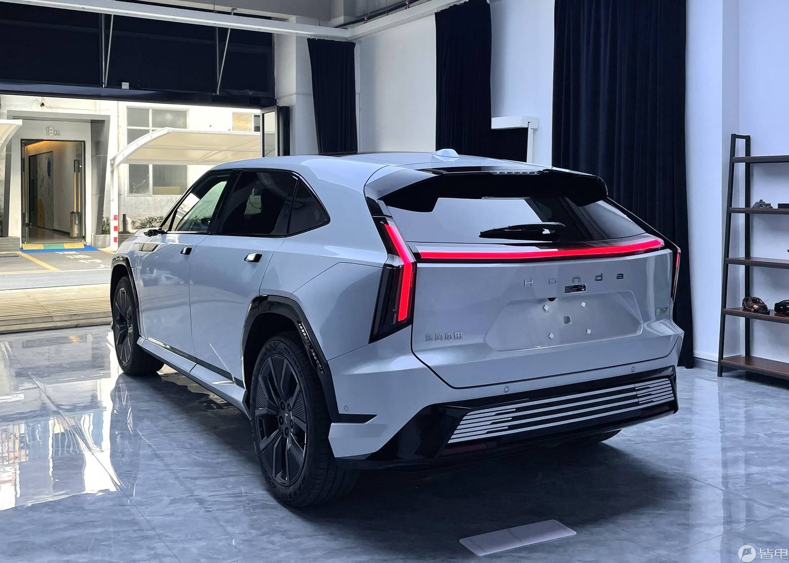 2023乌尼莫克美版促销255万起