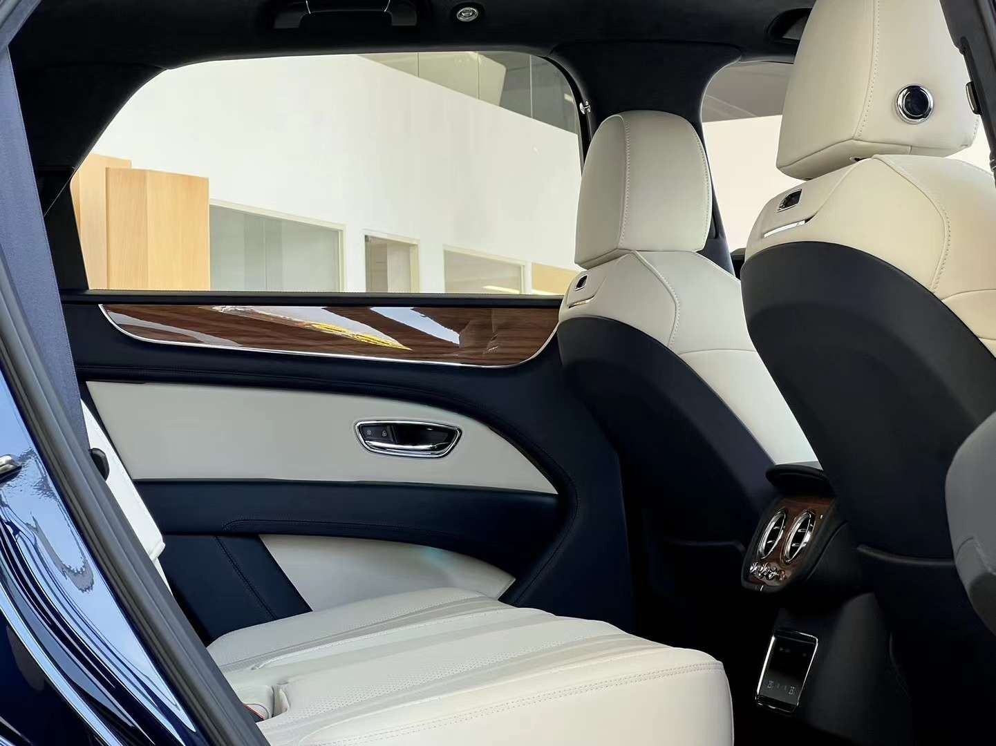 成都平行进口奔驰GLE加版平价销售71万起 直降27万