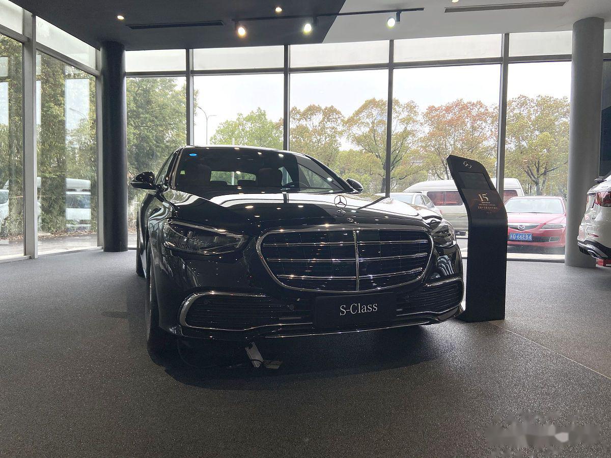 现购奔驰S580 四驱 长轴加版享6万优惠 欢迎试乘试驾