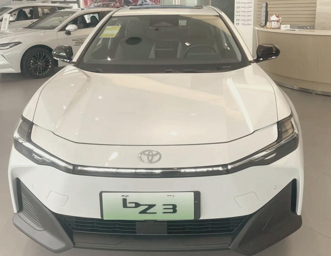 成都比亚迪e3降3.00万 最低仅售12.48万