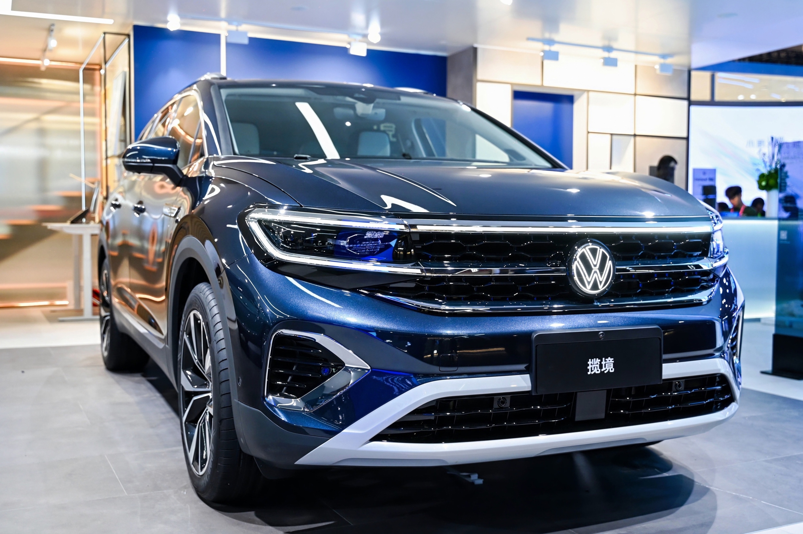 全新2023款中东版国六陆地巡洋舰4000