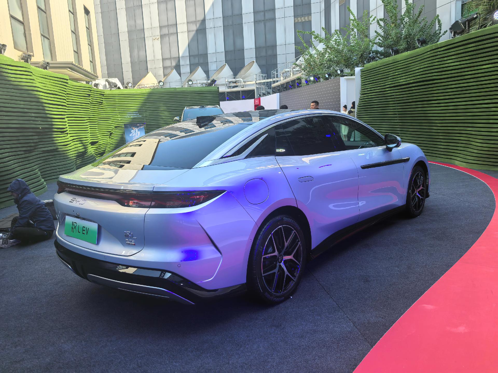 马力超千匹 零百加速2.7秒！比亚迪汉L预售：27万起