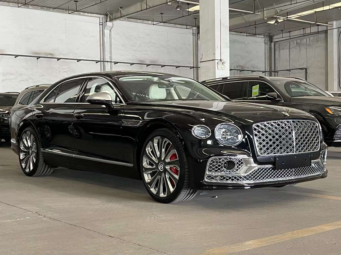 成都宾利飞驰最新行情 售价300万元起