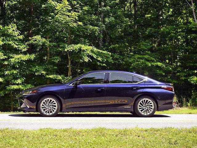 成都平行进口宾利添越欧版限时优惠40万 最低278万