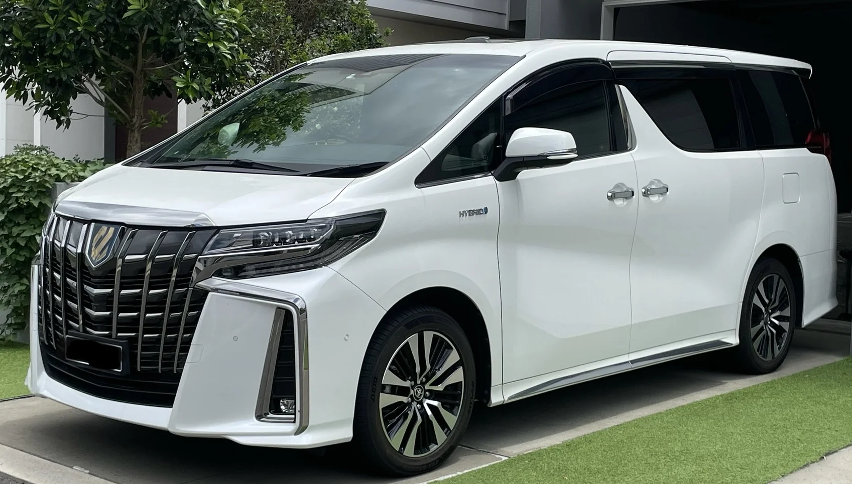 男子买新车到手变展车 4S店经理：品牌属于低端车 赔偿车价10%诉求难满足