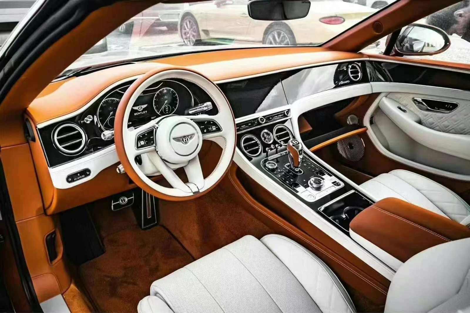 成都宾利欧陆最新报价313万起 欢迎上门试驾