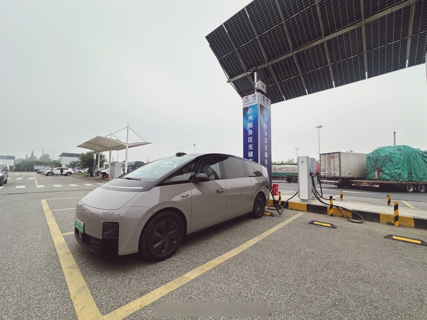 成都远卓名车雷克萨斯LM欧版最低报价125万起 欢迎试乘试驾